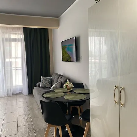 By The Sea Mamaia Nord Apartment